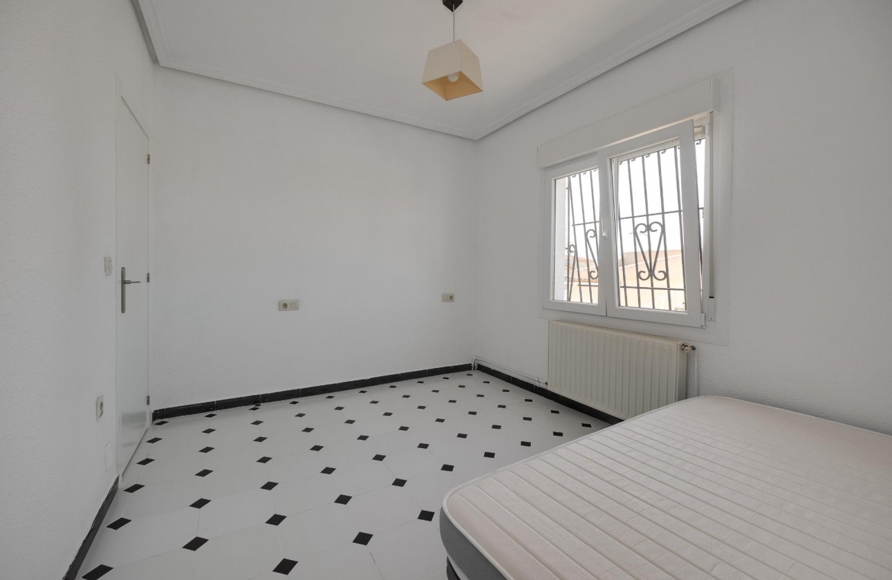 Resale - Villa - Torrevieja - La Siesta - El Salado - Torreta
