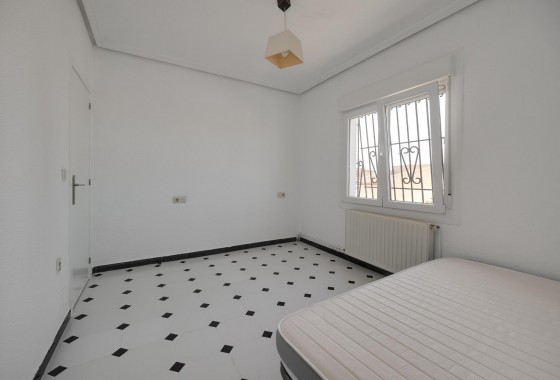Resale - Villa - Torrevieja - La Siesta - El Salado - Torreta