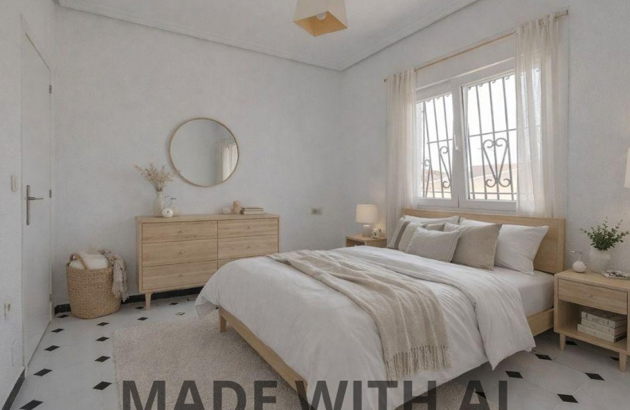 Resale - Villa - Torrevieja - La Siesta - El Salado - Torreta