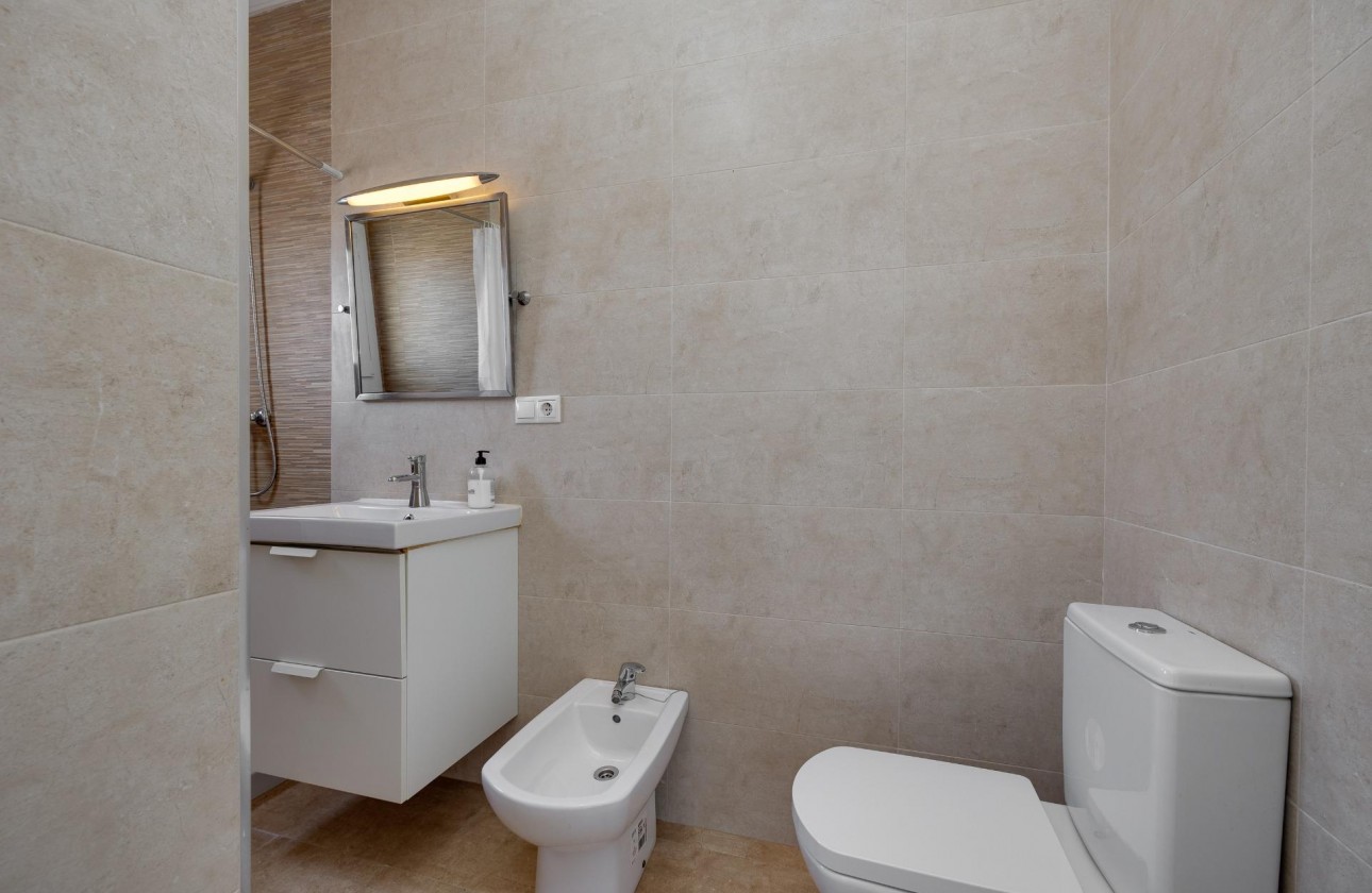 Resale - Villa - Torrevieja - La Siesta - El Salado - Torreta