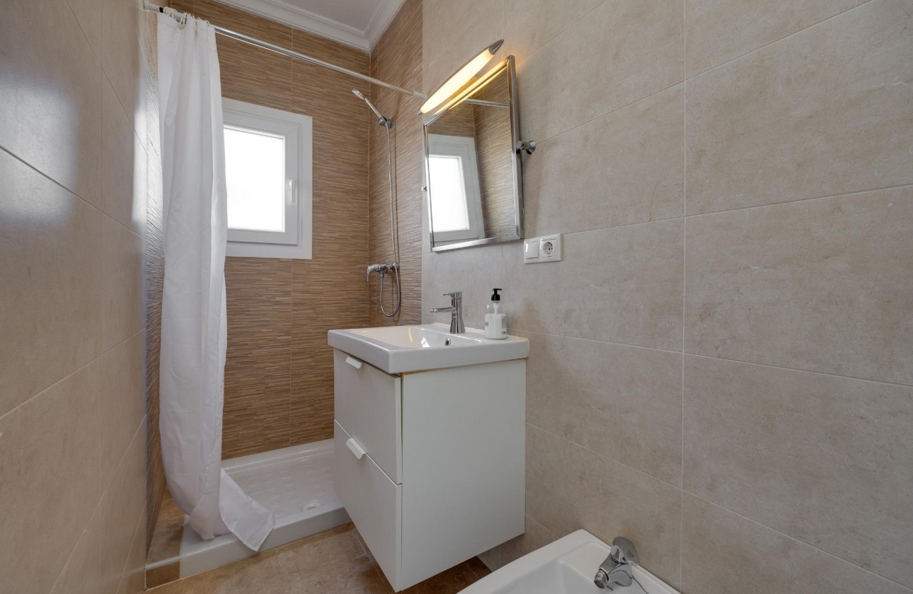 Resale - Villa - Torrevieja - La Siesta - El Salado - Torreta
