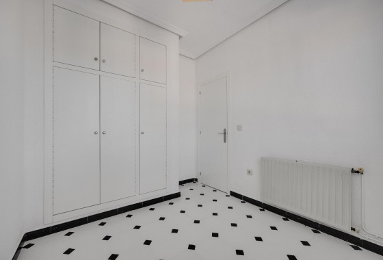 Resale - Villa - Torrevieja - La Siesta - El Salado - Torreta