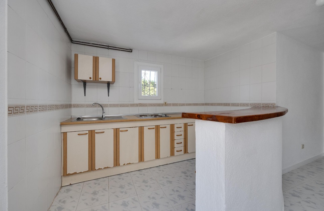 Resale - Villa - Torrevieja - La Siesta - El Salado - Torreta