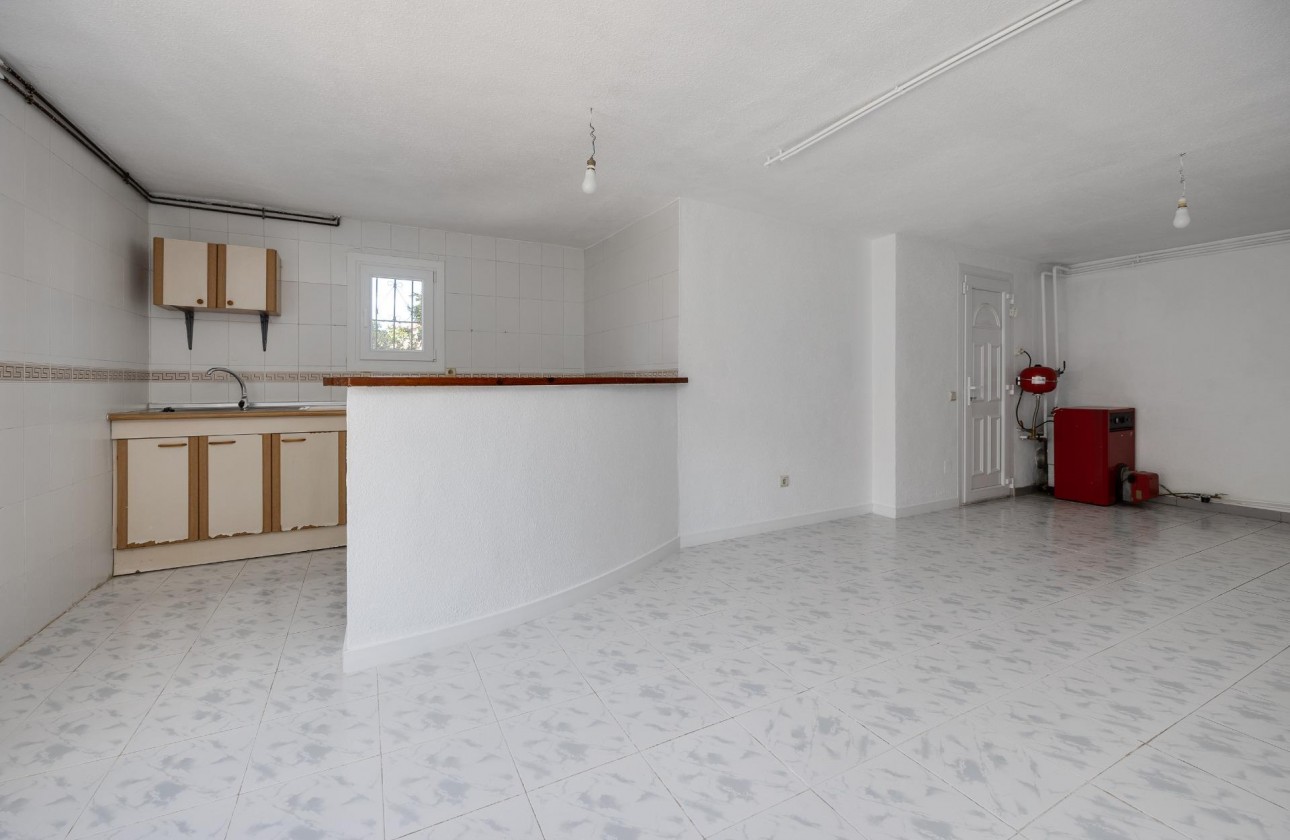 Resale - Villa - Torrevieja - La Siesta - El Salado - Torreta