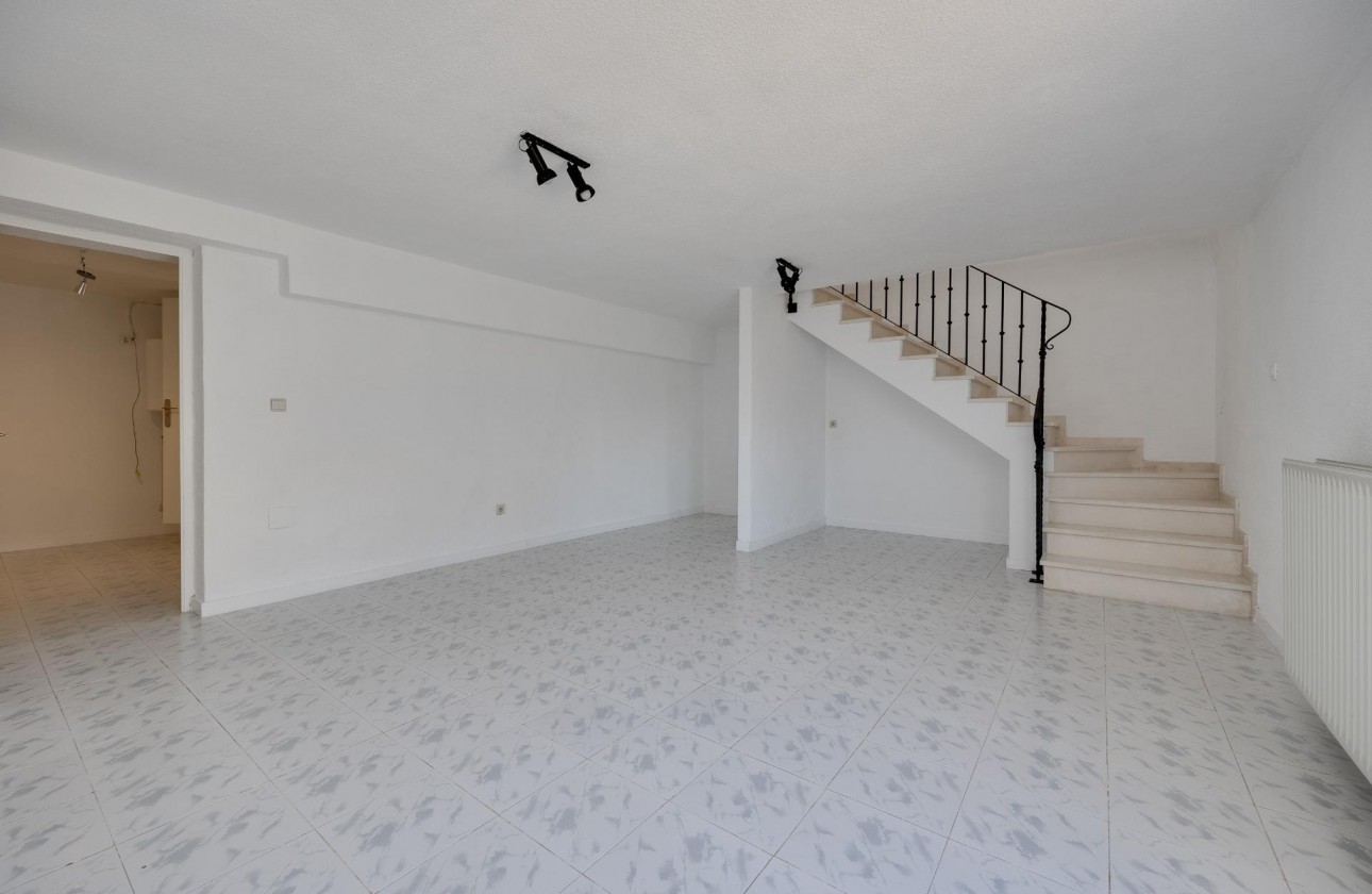 Resale - Villa - Torrevieja - La Siesta - El Salado - Torreta