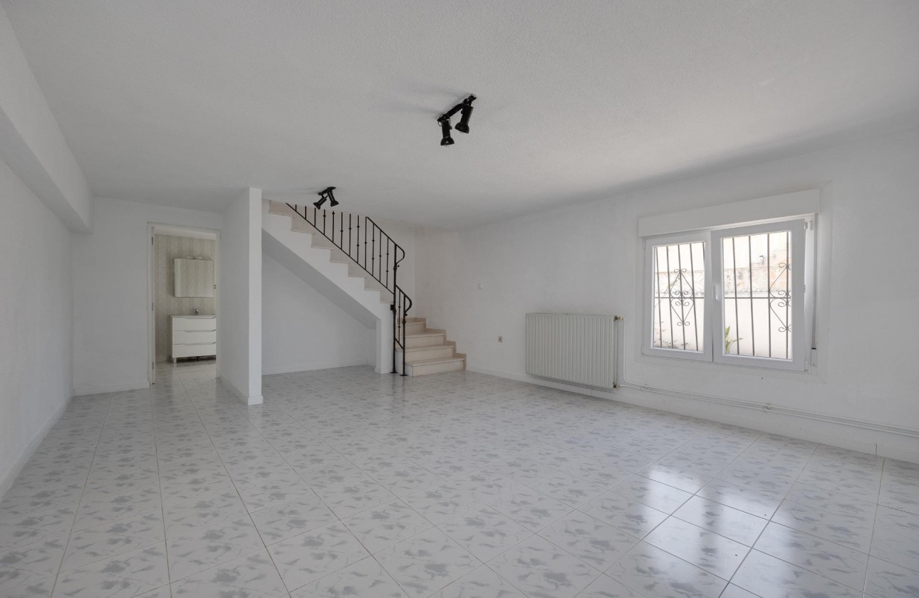 Resale - Villa - Torrevieja - La Siesta - El Salado - Torreta