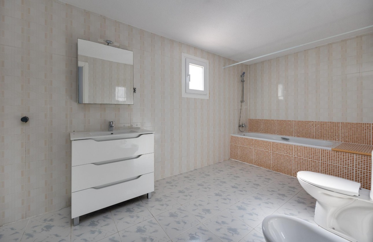 Resale - Villa - Torrevieja - La Siesta - El Salado - Torreta