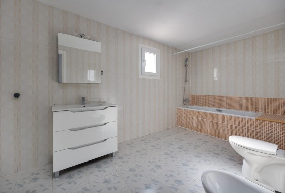 Resale - Villa - Torrevieja - La Siesta - El Salado - Torreta