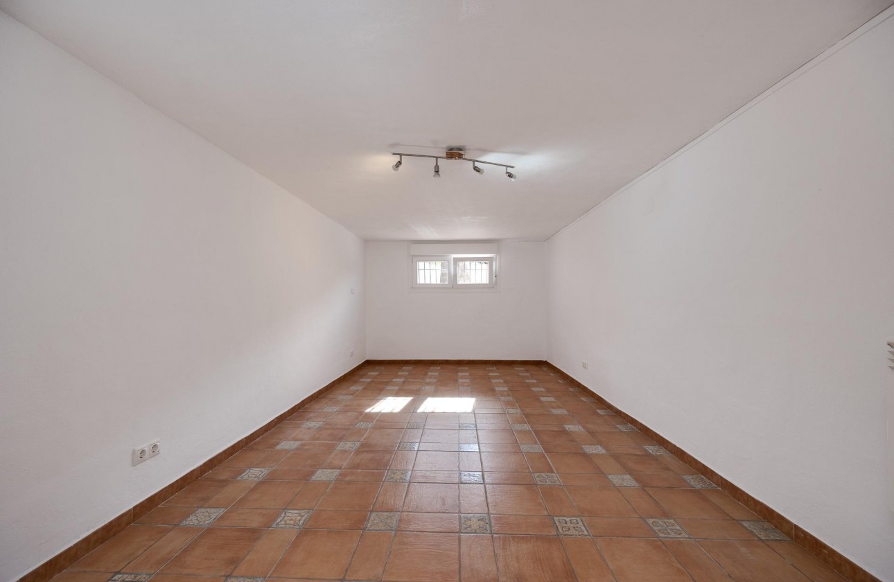 Resale - Villa - Torrevieja - La Siesta - El Salado - Torreta