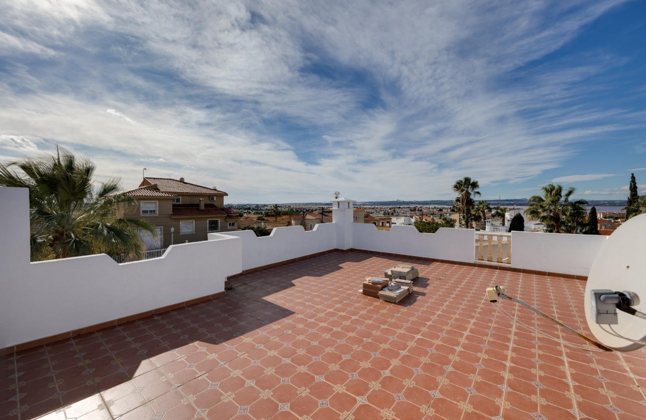 Resale - Villa - Torrevieja - La Siesta - El Salado - Torreta
