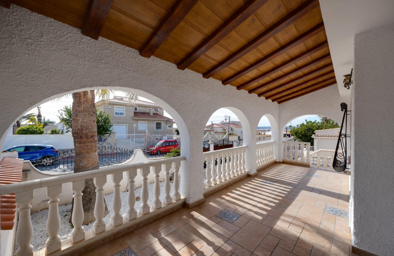 Resale - Villa - Torrevieja - La Siesta - El Salado - Torreta