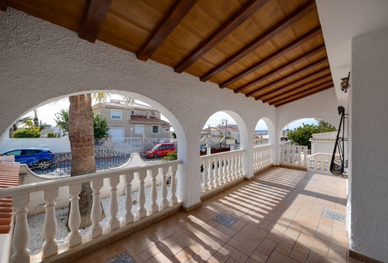 Resale - Villa - Torrevieja - La Siesta - El Salado - Torreta