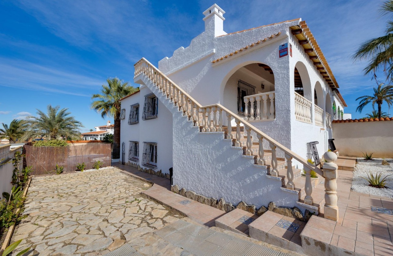 Resale - Villa - Torrevieja - La Siesta - El Salado - Torreta