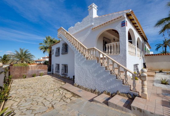 Resale - Villa - Torrevieja - La Siesta - El Salado - Torreta