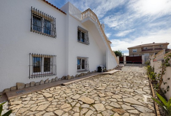 Resale - Villa - Torrevieja - La Siesta - El Salado - Torreta