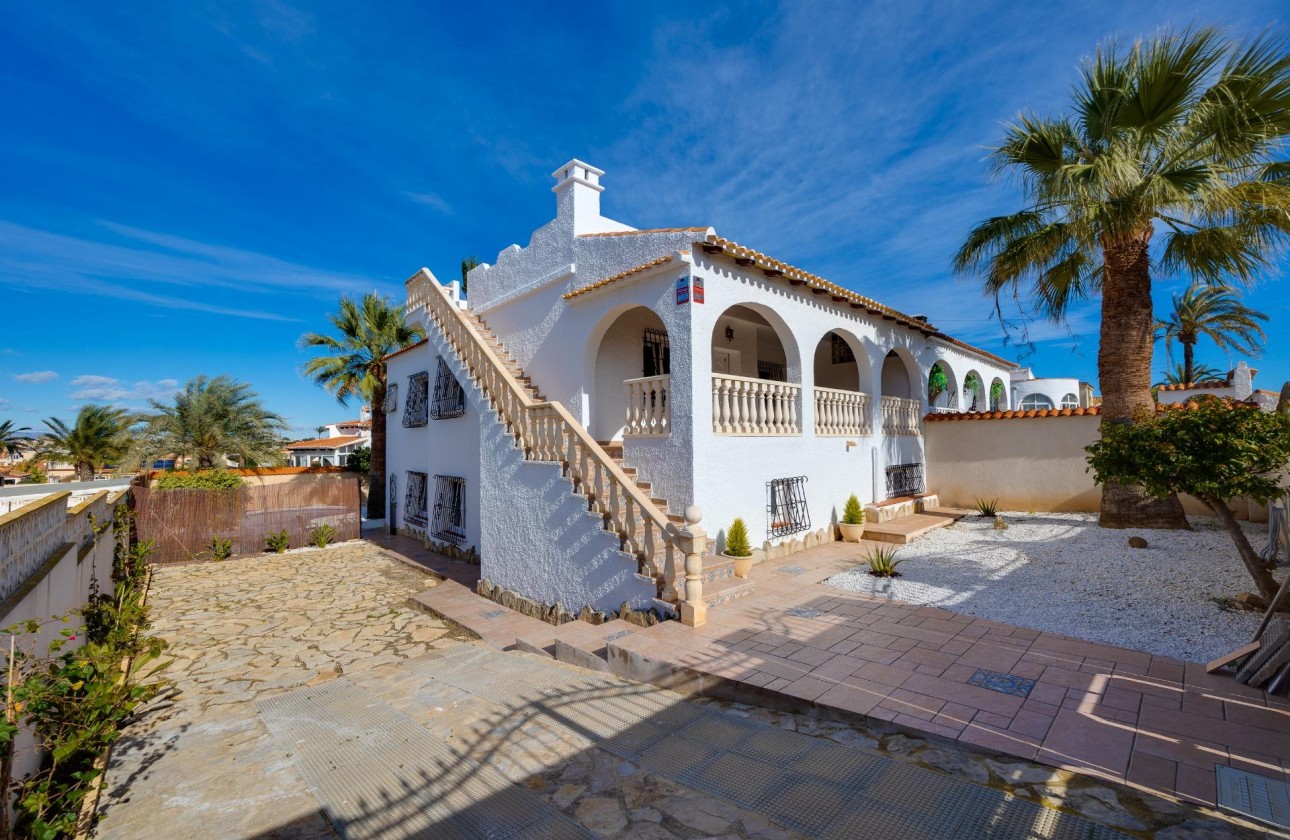 Resale - Villa - Torrevieja - La Siesta - El Salado - Torreta
