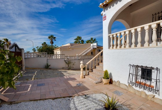 Resale - Villa - Torrevieja - La Siesta - El Salado - Torreta