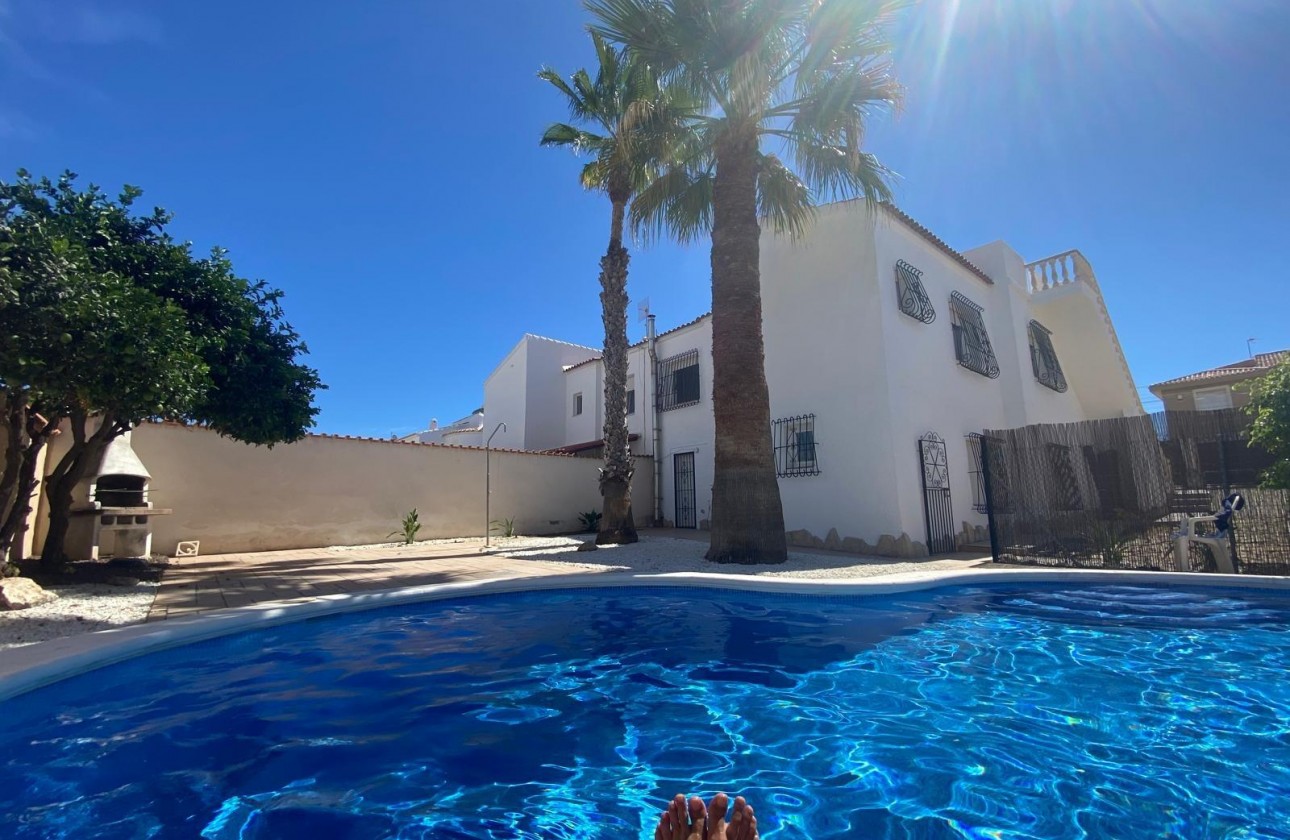 Resale - Villa - Torrevieja - La Siesta - El Salado - Torreta