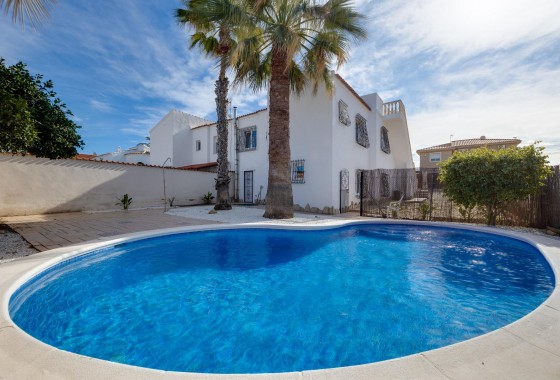 Resale - Villa - Torrevieja - La Siesta - El Salado - Torreta