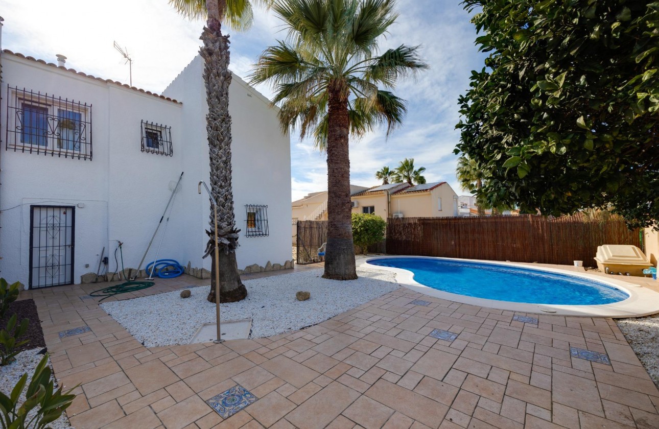 Resale - Villa - Torrevieja - La Siesta - El Salado - Torreta