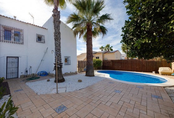 Resale - Villa - Torrevieja - La Siesta - El Salado - Torreta