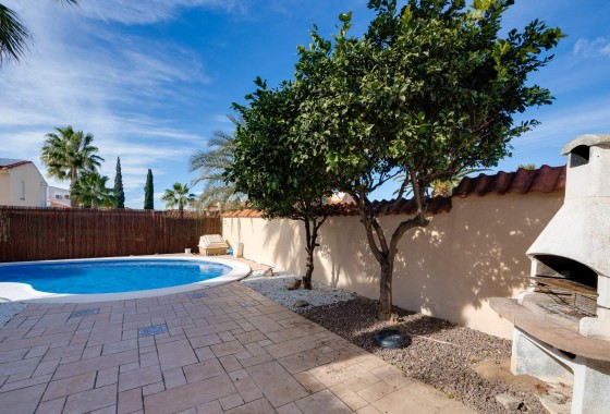 Resale - Villa - Torrevieja - La Siesta - El Salado - Torreta