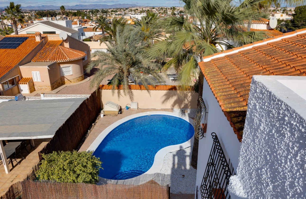 Resale - Villa - Torrevieja - La Siesta - El Salado - Torreta