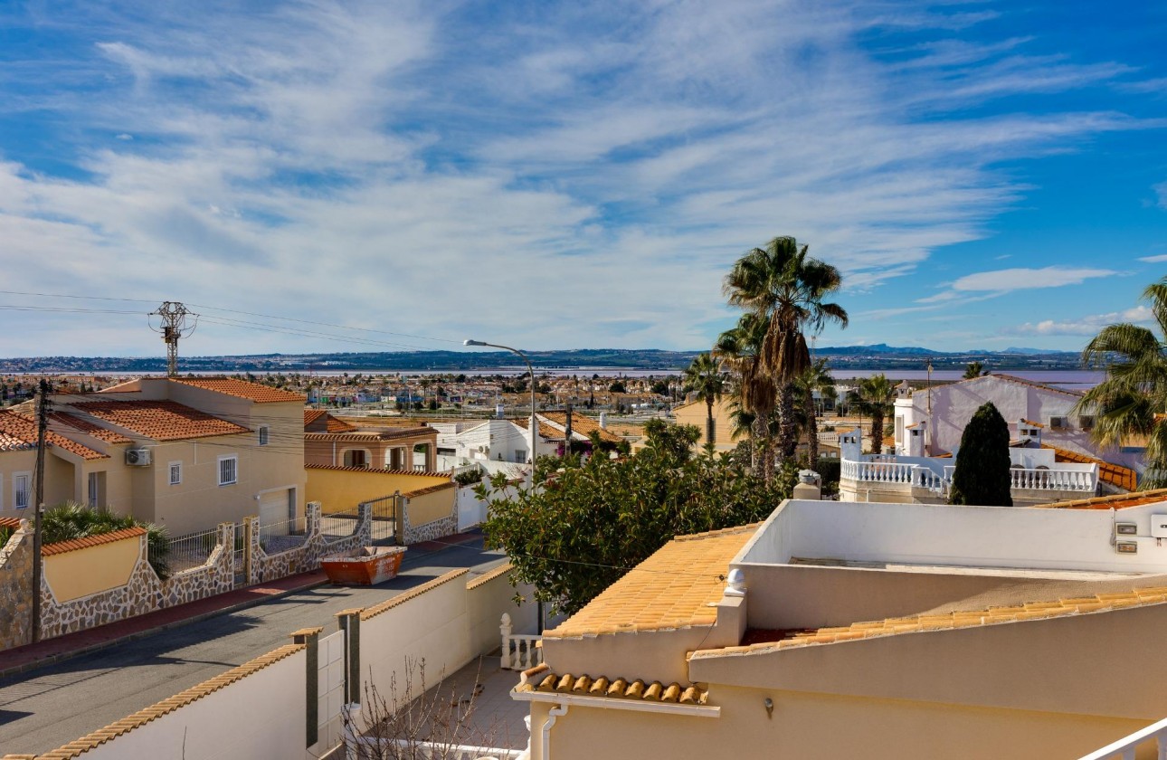 Resale - Villa - Torrevieja - La Siesta - El Salado - Torreta