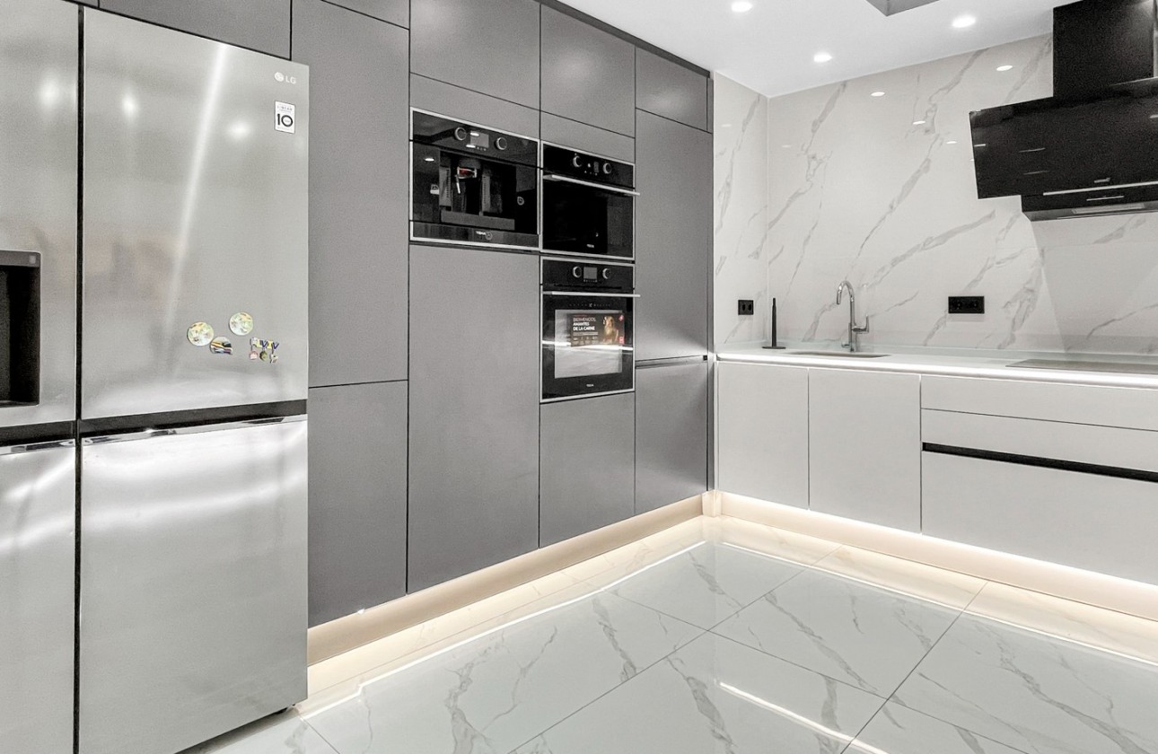 Resale - Apartment / flat - Torrevieja - Costa Blanca