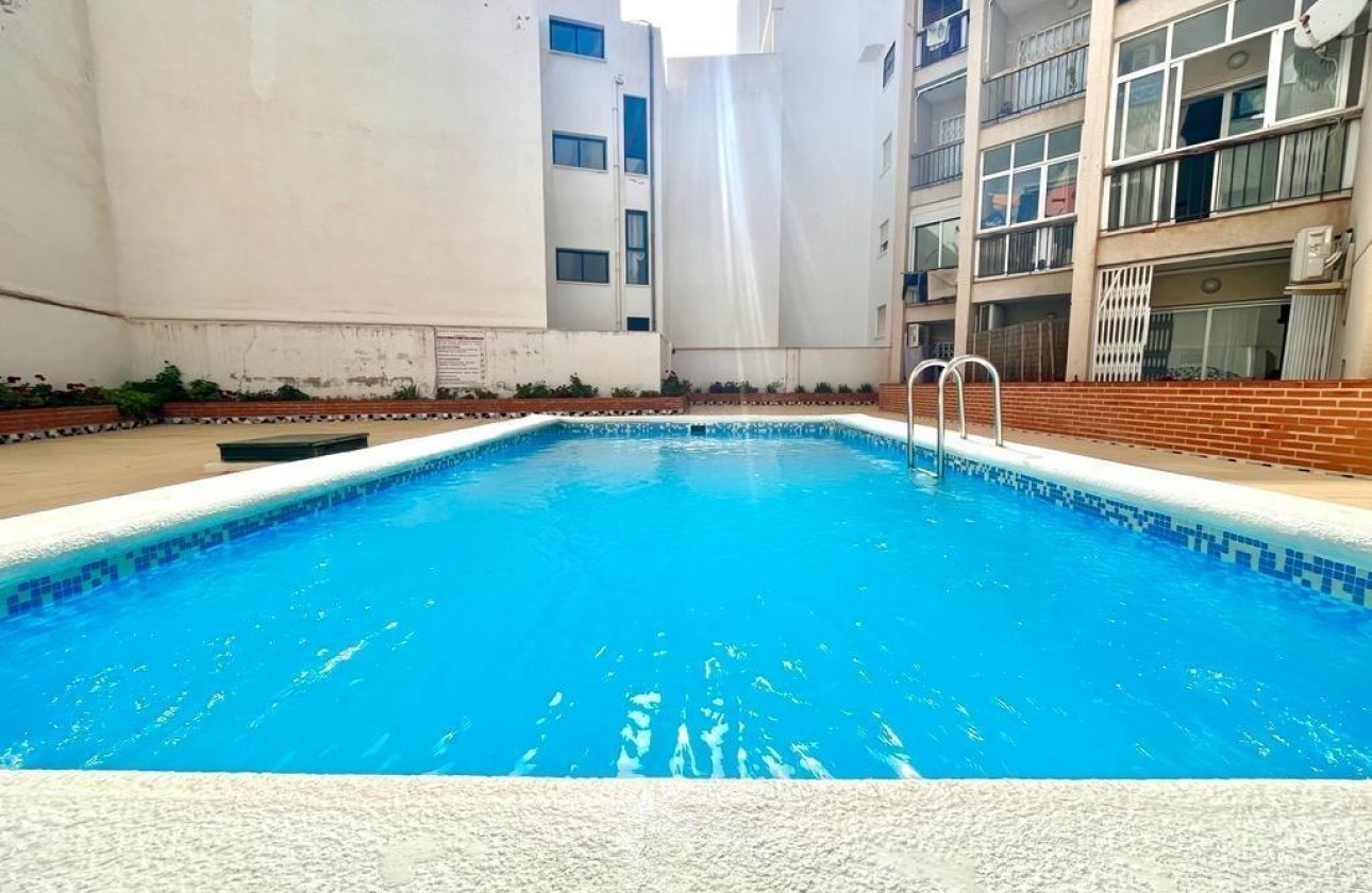 Resale - Apartment / flat - Torrevieja - Estacion de autobuses