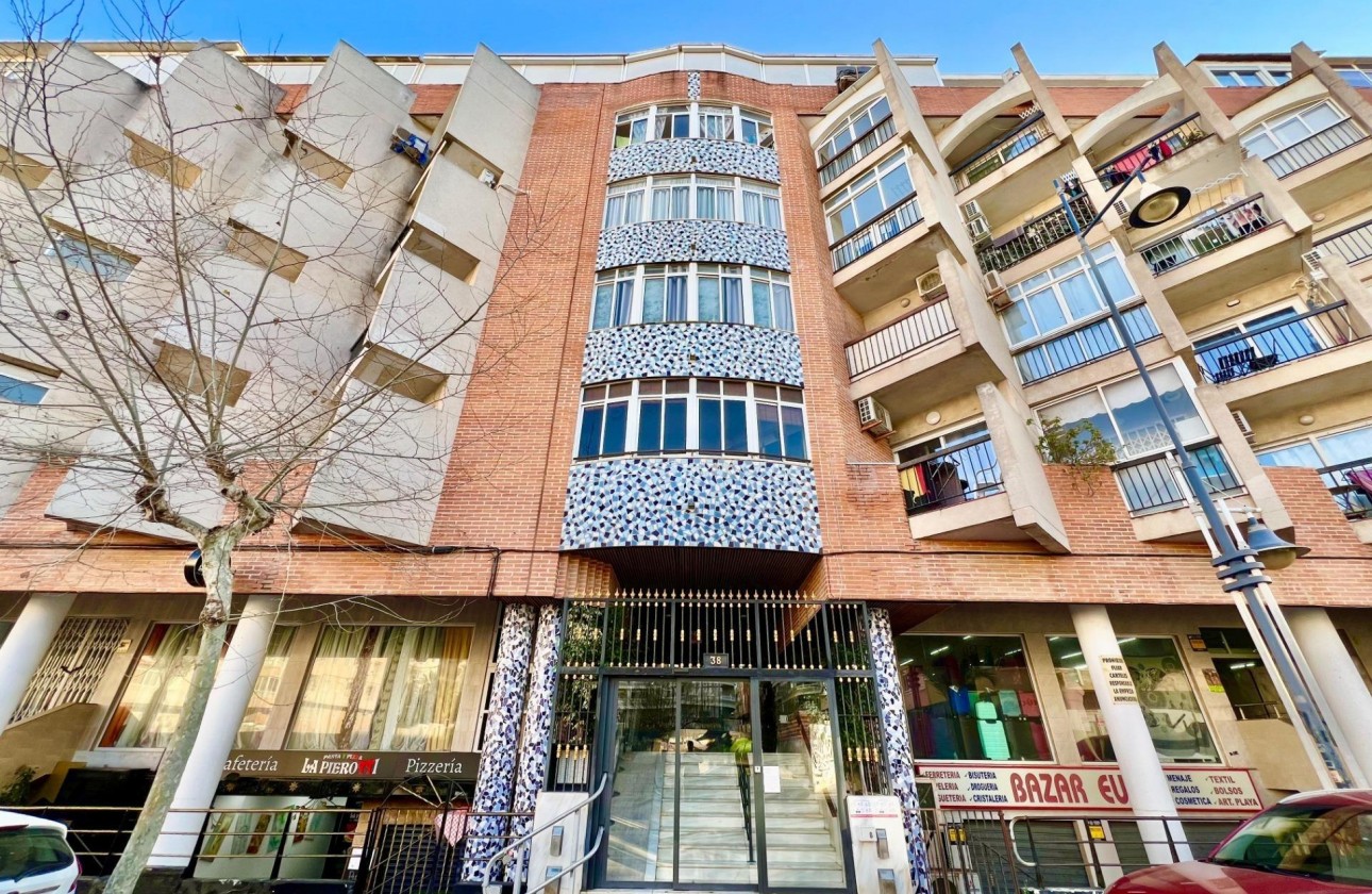 Resale - Apartment / flat - Torrevieja - Estacion de autobuses