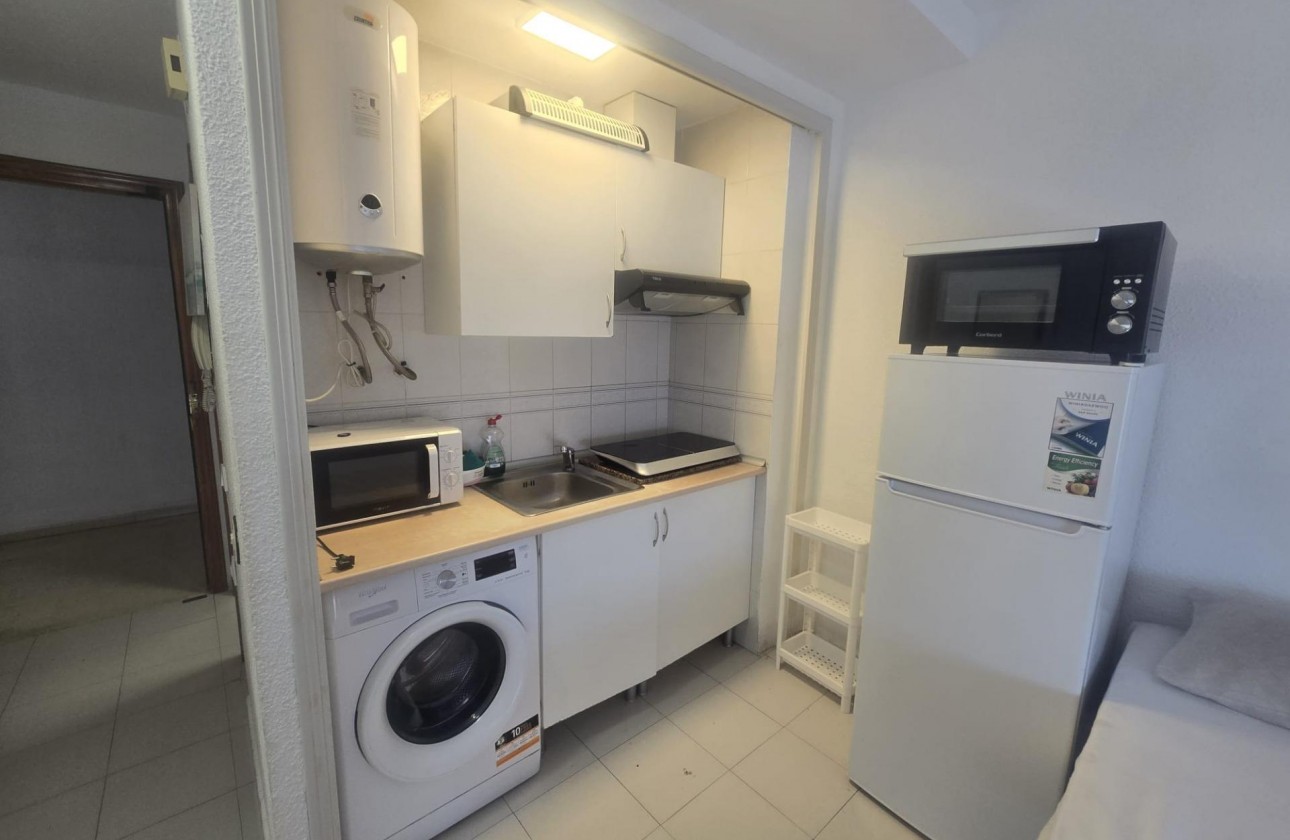 Resale - Apartment / flat - Torrevieja - Estacion de autobuses