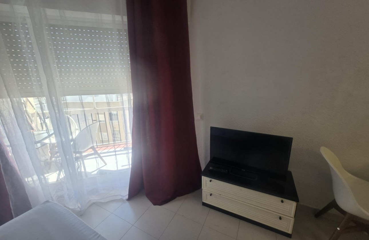 Resale - Apartment / flat - Torrevieja - Estacion de autobuses