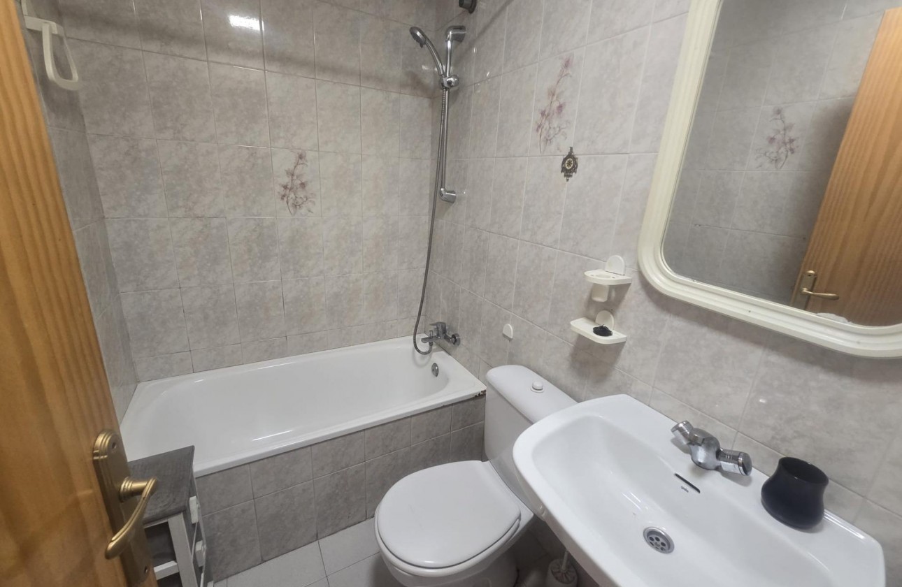 Resale - Apartment / flat - Torrevieja - Estacion de autobuses