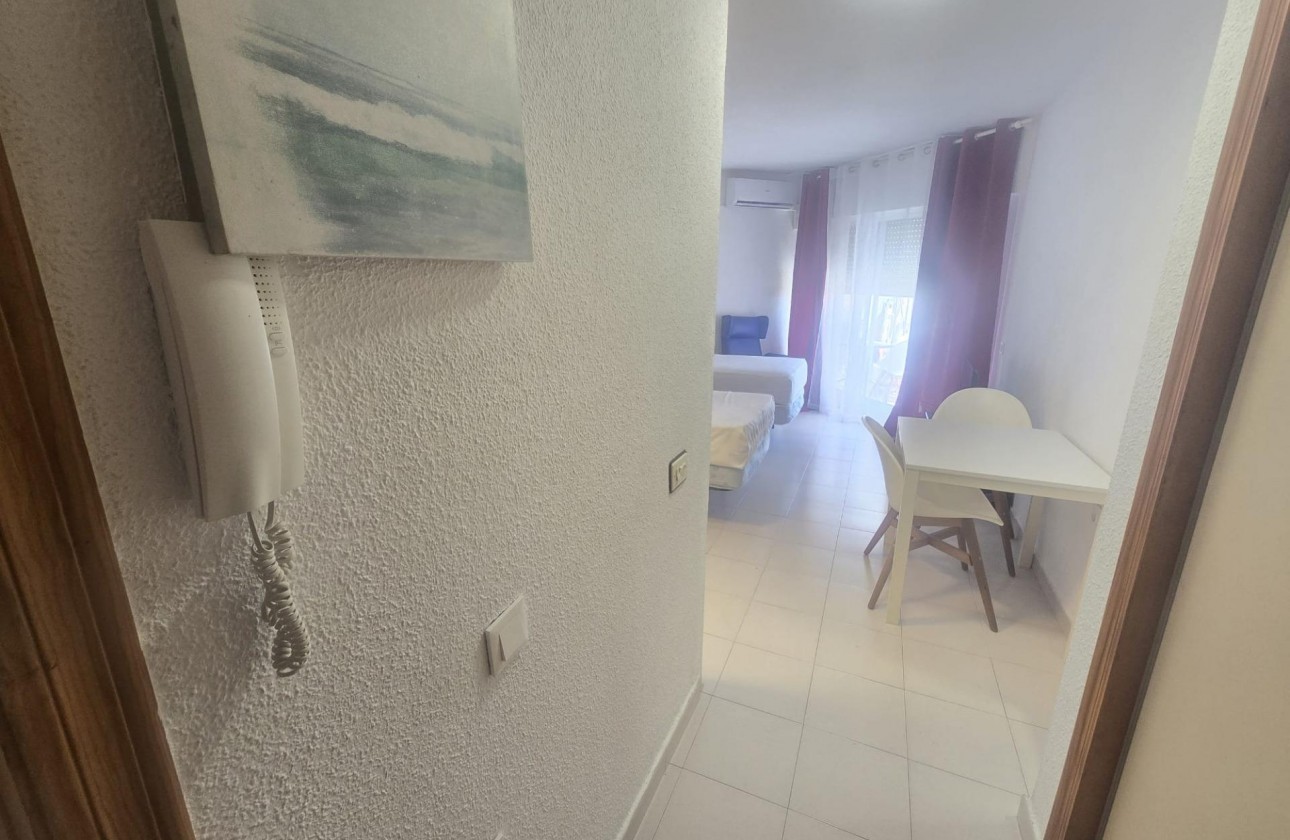 Resale - Apartment / flat - Torrevieja - Estacion de autobuses