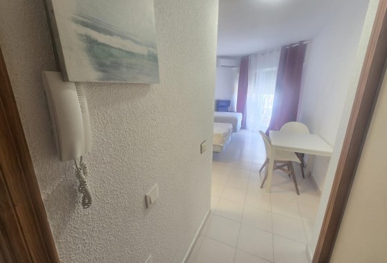 Resale - Apartment / flat - Torrevieja - Estacion de autobuses