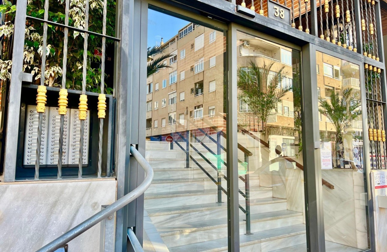 Resale - Apartment / flat - Torrevieja - Estacion de autobuses