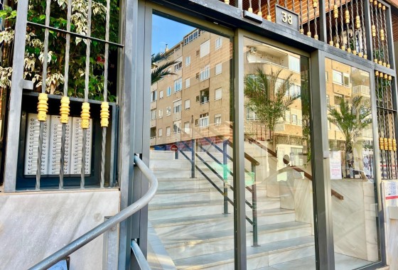 Resale - Apartment / flat - Torrevieja - Estacion de autobuses
