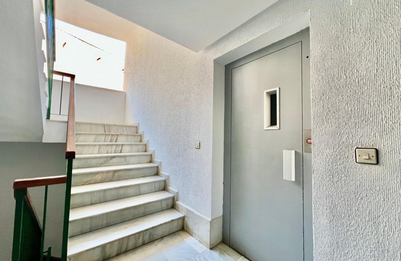 Resale - Apartment / flat - Torrevieja - Estacion de autobuses