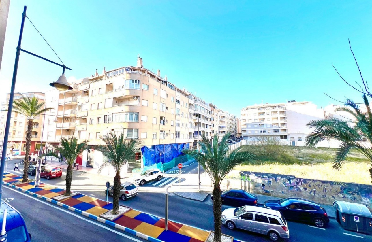 Resale - Apartment / flat - Torrevieja - Estacion de autobuses