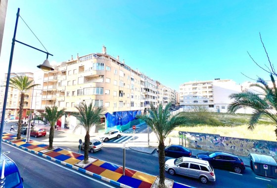 Resale - Apartment / flat - Torrevieja - Estacion de autobuses