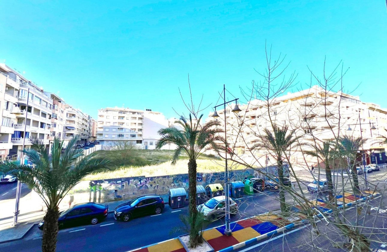 Resale - Apartment / flat - Torrevieja - Estacion de autobuses
