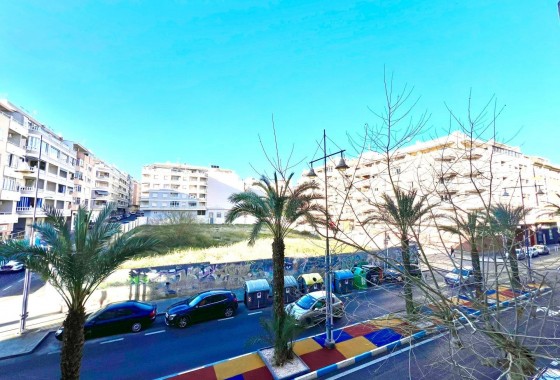 Resale - Apartment / flat - Torrevieja - Estacion de autobuses