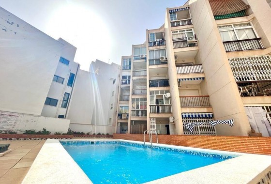 Resale - Apartment / flat - Torrevieja - Estacion de autobuses