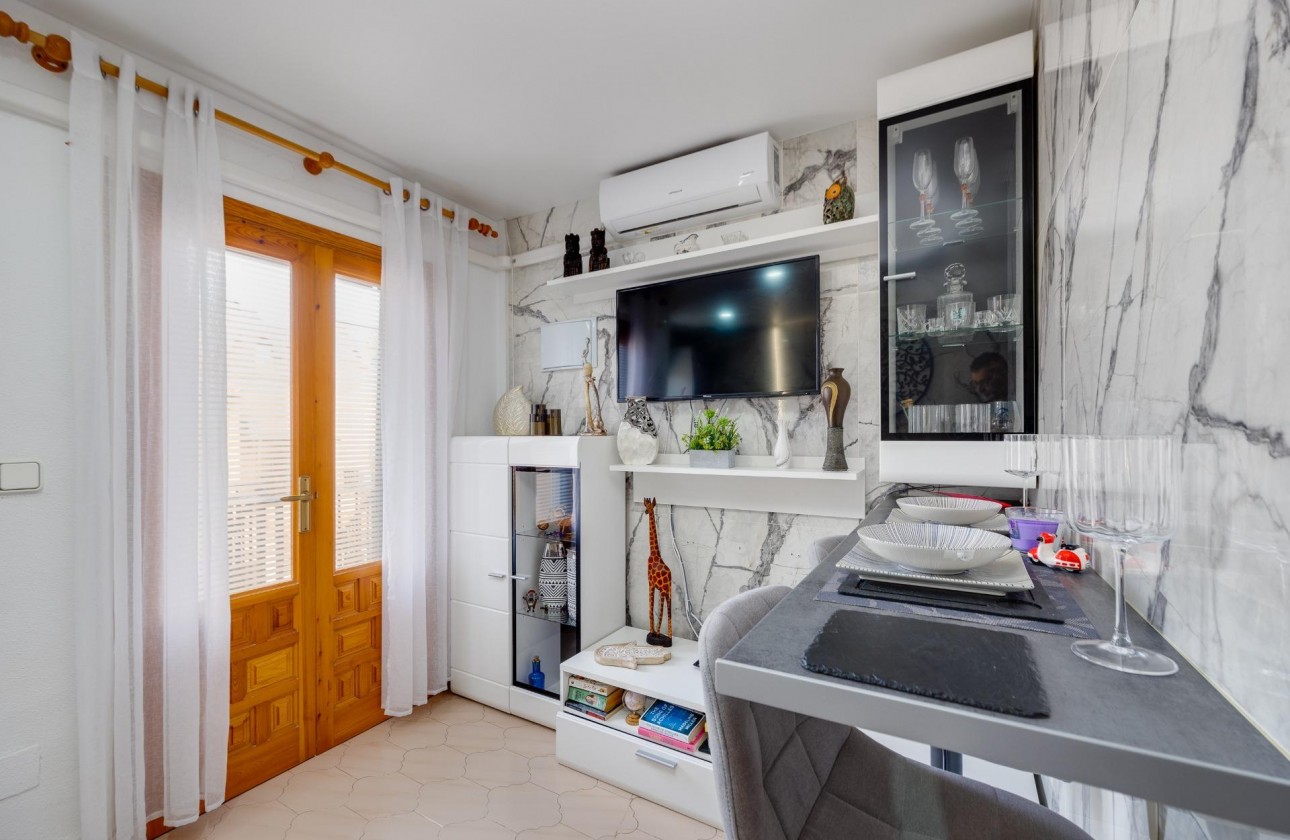Resale - Bungalow - Torrevieja - La Siesta - El Salado - Torreta