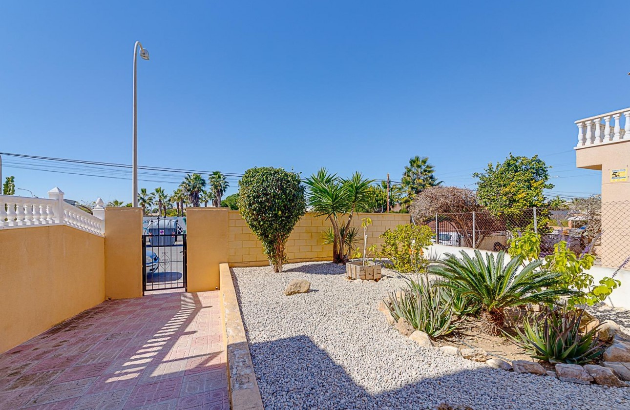 Resale - Bungalow - Torrevieja - La Siesta - El Salado - Torreta