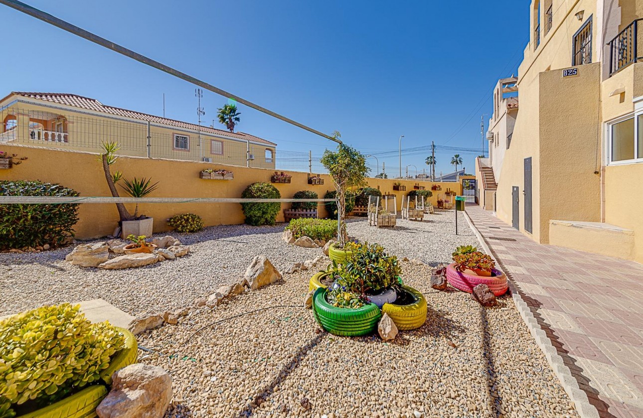 Resale - Bungalow - Torrevieja - La Siesta - El Salado - Torreta