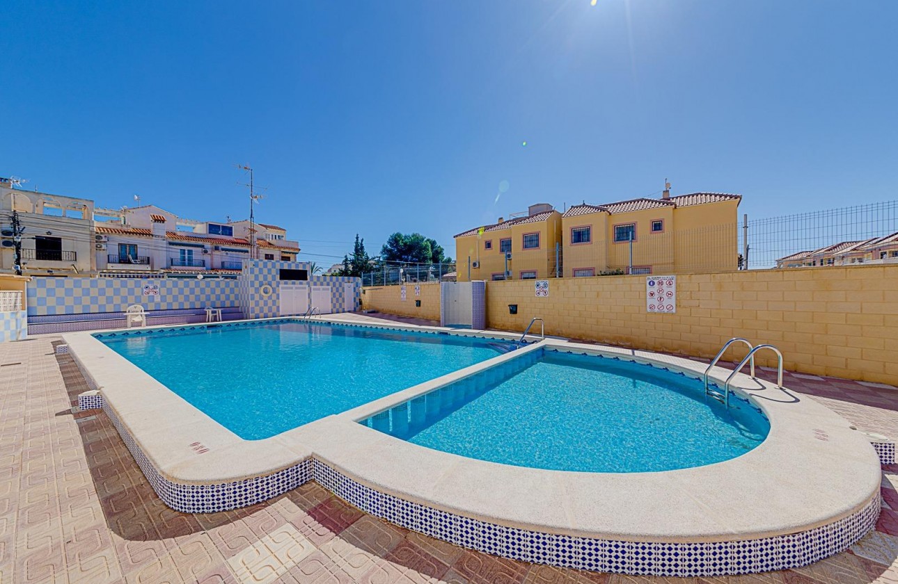Resale - Bungalow - Torrevieja - La Siesta - El Salado - Torreta