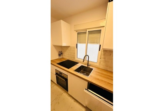 Resale - Apartment / flat - Torrevieja - Acequion