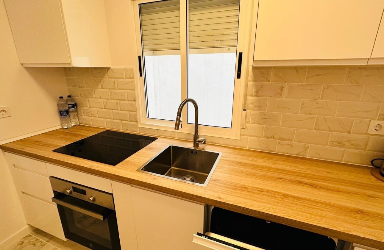 Resale - Apartment / flat - Torrevieja - Acequion